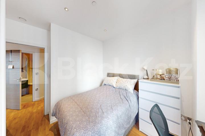 Stylish & contemporary & boasting 830 Sq. Ft. of living & entertaining space The Ceramic Building - Newington Causeway , Borough